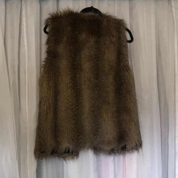 H&M Faux Fur Vest (M/L) - Picture 4 of 6